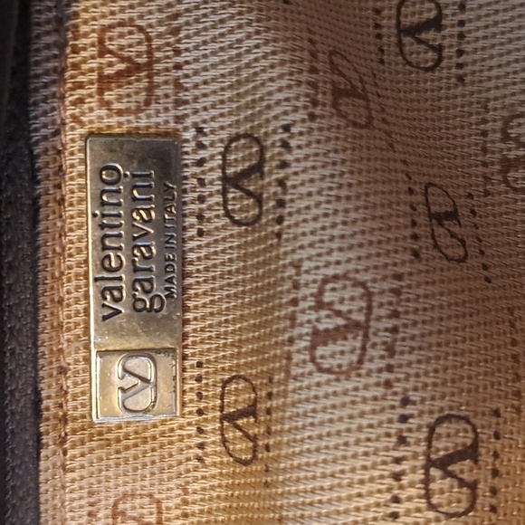 Valentino Garavani Luxury Black Leather Clutch - Picture 7 of 8